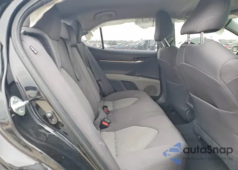 2021 Toyota Camry Le z USA, uszkodzony, nr VIN 4T1C11AK3MU480853